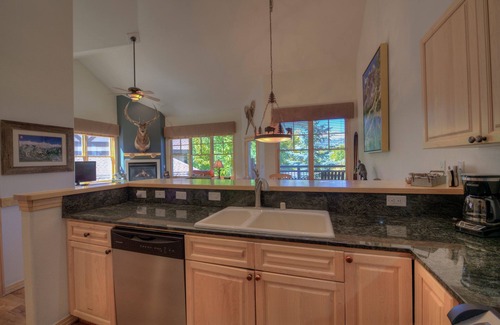 Warrior's Mark Condo | Beautiful Spacious Breckenridge Condo-walk to Main Street, Vaulted Ceilings