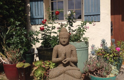 Santa Barbara Apartment | Beautiful, spacious, sunny courtyard studio with fountain in Foothill Estate.