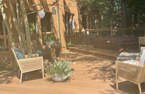 High Point House | Beautiful, Spacious 5 Bedrm Home!