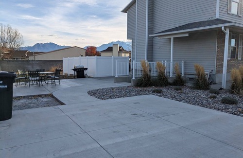 West Jordan House | Beautiful, Spacious Basement Suite, Sleeps 7