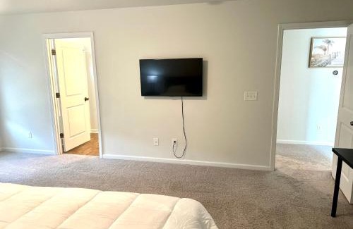 Winston - Salem House | Beautiful Spacious Family-Friendly Home