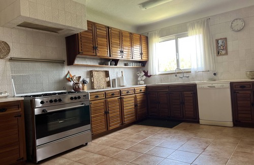 Lagoa e Carvoeiro Villa | Beautiful Spacious, Villa With Large Salt Water Pool Near To Praia Marinha Beach