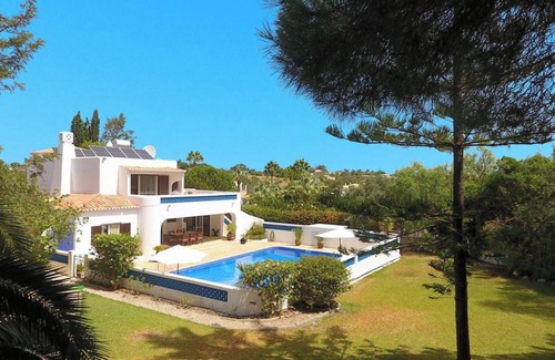 Lagoa e Carvoeiro Villa | Beautiful Spacious, Villa With Large Salt Water Pool Near To Praia Marinha Beach