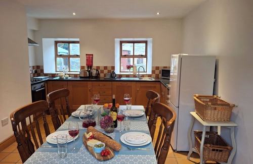 Mansfieldstown Cottage | Beautiful stone cottage in a quiet country setting close to beach