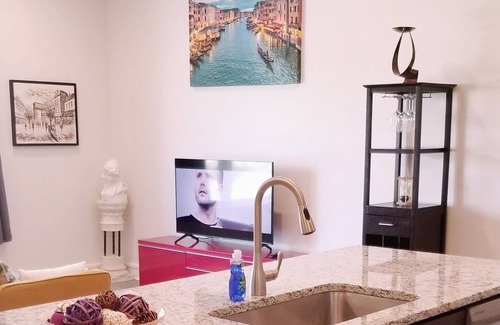 Riverside Apartment | Beautiful Studio Apt#1 heart of Riverside Square.