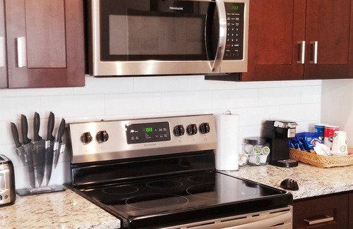 Riverside Apartment | Beautiful Studio Apt#1 heart of Riverside Square.