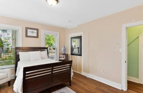 New Haven Apartment | Beautiful Studio Apartment in Historic House