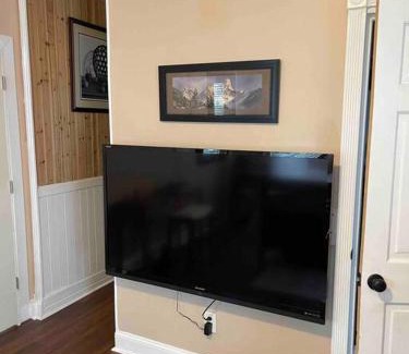 New Haven Apartment | Beautiful Studio Apartment in Historic House