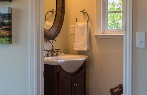 Healdsburg House | Beautiful Studio Getaway in the Heart of Wine Country