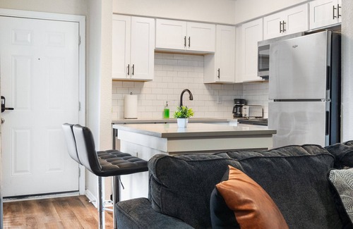 University Hills and Windsor Park Apartment | Beautiful Studio in University Hills 7838