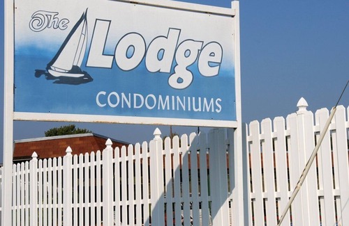 Bridgeport Apartment | Beautiful studio unit at resort, sleeps 2