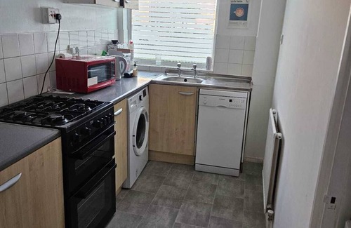 Bierton House | Beautiful, stylish and modern cosy, and central 2 bed house (can sleep up to 6)