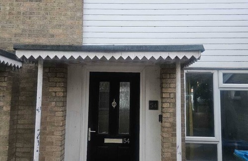 Bierton House | Beautiful, stylish and modern cosy, and central 2 bed house (can sleep up to 6)