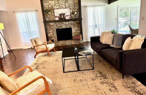 Provincetowne House | Beautiful, Stylish, Clean & Comfortable home - Fenced Backyard