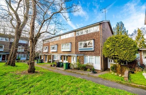 Epsom Apartment | Beautiful Stylish Two Bedroom Apartment in Epsom!