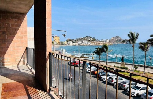 Balcones de Loma Linda Apartment | Beautiful Suite on Malecón with ocean views!