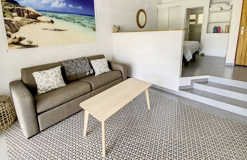 Cul de Sac Apartment | Beautiful suite S3, pool, sea view, Pinel Island