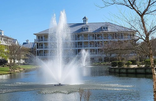 Sunset Island Condo | Beautiful Sunset Island 3 BR Condo. Great amenities and mid town location