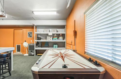 West University House | Beautiful Sunsets at 3BR Villa in Reno