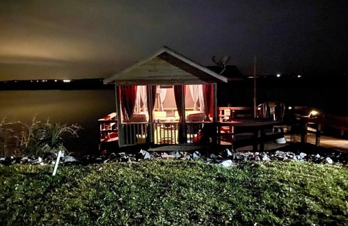 Brunswick House | Beautiful Sunsets, Private Dock, Near Beaches