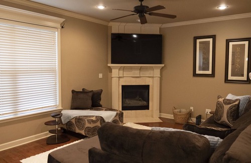 Little Rock House | Beautiful Townhome Close To EVERYTHING (Pool Table/Arcade)