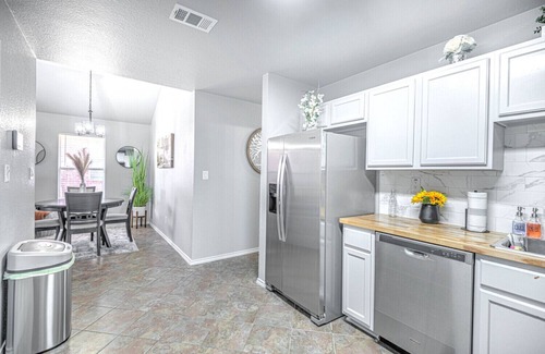 Killeen House | Beautiful Townhome with Hot Tub, Pool Table, and Fire Pit!!