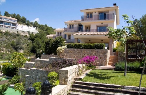 Empedrola House | Beautiful townhouse with garden, communal pool in Calpe, 4 km from the beach.
