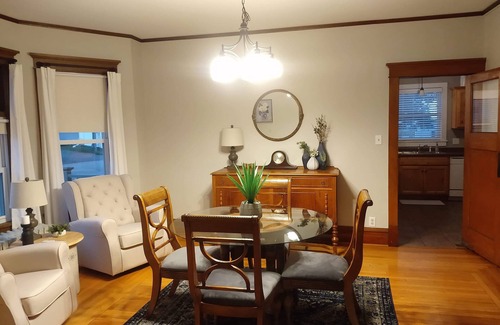 Elizabeth House | Beautiful turn of the century home in Elizabeth,Il 10 minutes from Galena
