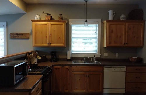 Elizabeth House | Beautiful turn of the century home in Elizabeth,Il 10 minutes from Galena