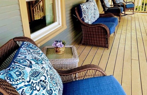Elizabeth House | Beautiful turn of the century home in Elizabeth,Il 10 minutes from Galena