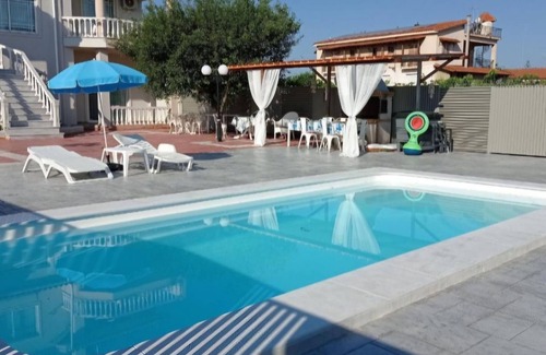 Assos-Lechaio Villa | Beautiful Tuscan Villa with pool amongst the vineyards and olive trees.