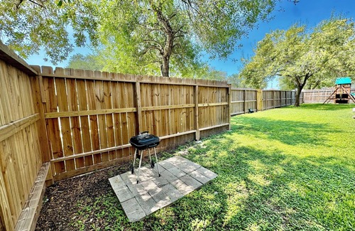 South Side Apartment | Beautiful Two bedroom two bath first floor apartment,20 minutes to beach