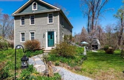 Colchester House | Beautiful Two Bedroom Home with Fireplace