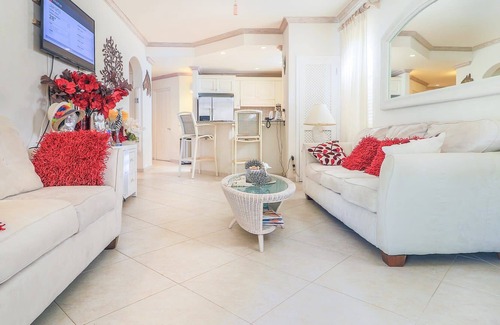 Mount Standfast Apartment | Beautiful Two Bedroom Apartment with Garden Views