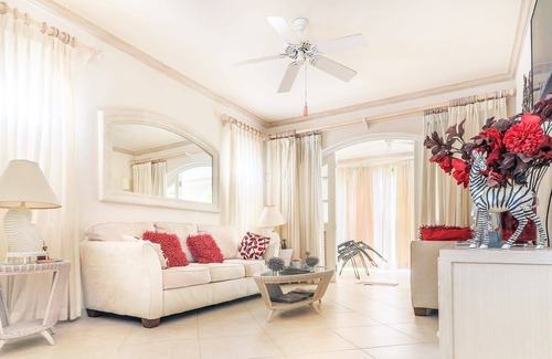 Mount Standfast Apartment | Beautiful Two Bedroom Apartment with Garden Views
