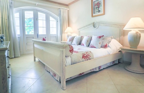 Mount Standfast Apartment | Beautiful Two Bedroom Apartment with Garden Views
