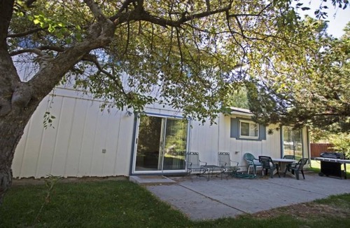 Reno/Tahoe Airport House | BEAUTIFUL TWO LEVEL RENO HOME LOCATED NEAR CONVENTION CENTER AND ATLANTIS CASINO