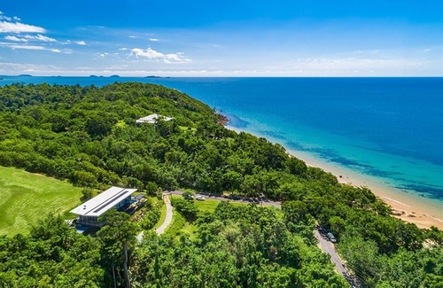 Garners Beach House | Beautiful Unique House with Pool and Incredible Sunrises and Sea Views.