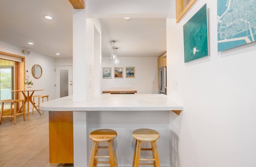 Downtown Anchorage House | Beautiful uniquely designed triplex w/2 hot tubs, ocean views, grill, fireplace