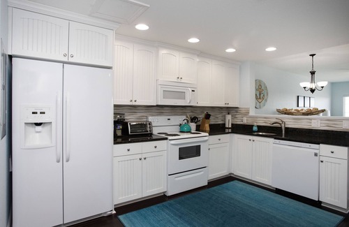 Indian Rocks Beach Condo | Beautiful Updated Luxury Waterfront Condo 2/2, 4 Waterpark Passes, Steps to Gulf