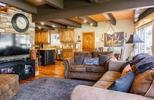 South Lake Tahoe Ski Chalet | Beautiful Updated Chalet Next to Golf Course VHR-073547