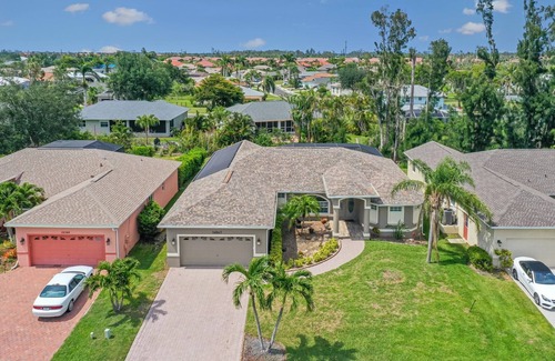 Biggar House | Beautiful updated home with new saltwater pool/lanai, and close to the beaches!