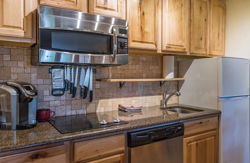 Bend Condo | Beautiful updated one bedroom condo at Seventh Mountain Resort.