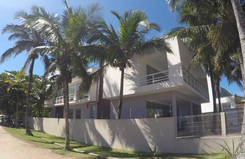 Maranduba House | Beautiful upscale house standing on the sand (4 suites and large gourmet sea view area)