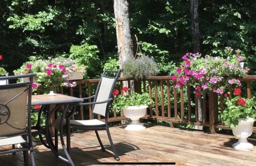 West Dover House | Beautiful, upscale skier & leafer sanctuary at Mount Snow - Pet Friendly !