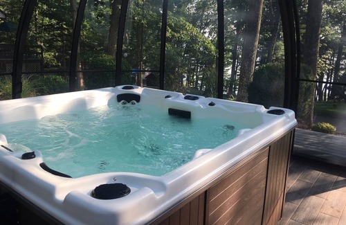 Lakeville Cottage | Beautiful vacation cottage with dock on Lake Wallenpaupack