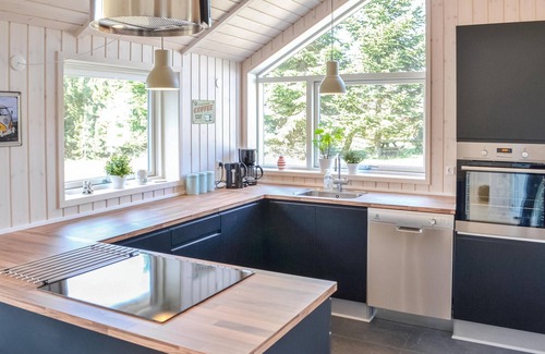 Skodshoved House | Beautiful vacation home on a well-kept natural plot, only 100 m walk from the child-friendly sandy b