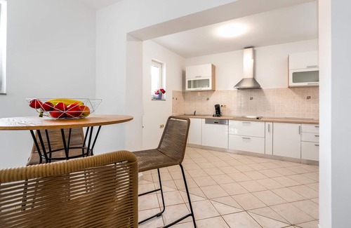 Kuceli House | Beautiful vacation home with pool and jacuzzi near the Kvarner Bay.