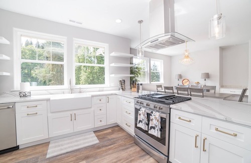 Waller Apartment | Beautiful Valley Farm House, With View
