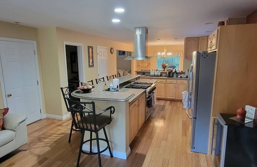Back Loop House | Beautiful valley retreat only 2.6 miles from the glacier and close to airport!